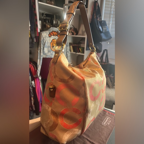 Authentic Coach bag - Picture 4 of 12